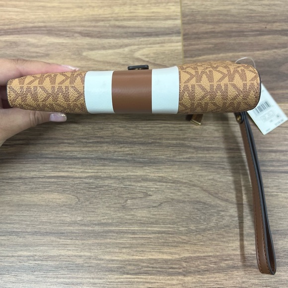 MICHAEL KORS Jet Set Signature Logo Stripe Double Zip Wristlet Wallet NWT - Picture 12 of 14